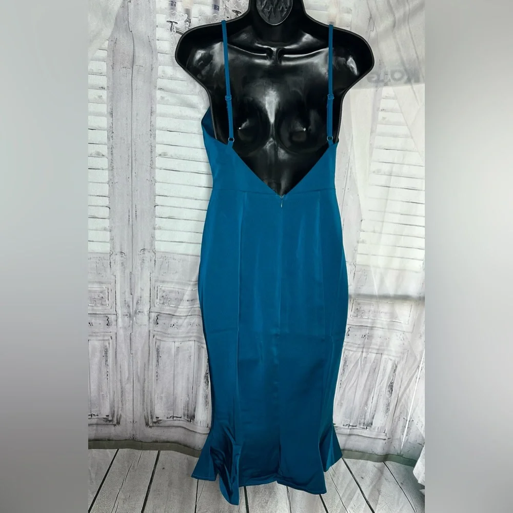 We got this dress in teal. - Picture 2 of 7